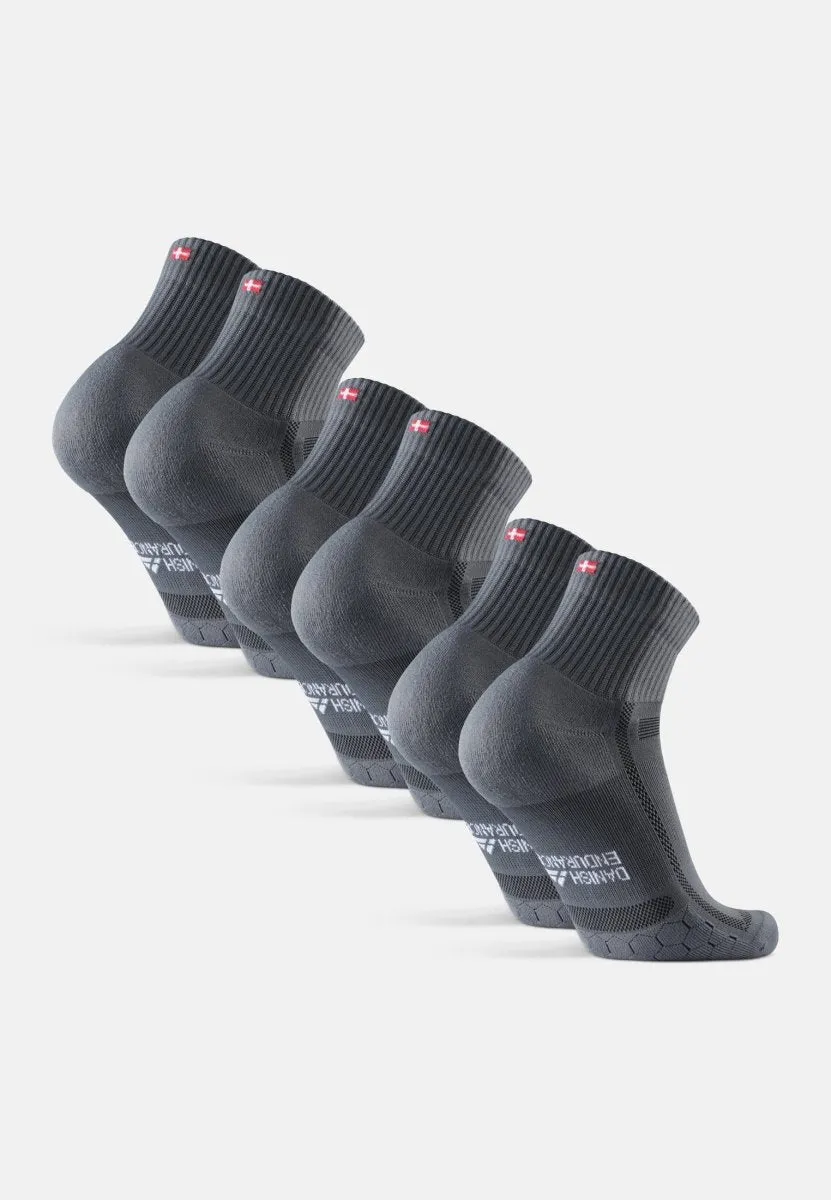 LONG-DISTANCE RUNNING SOCKS