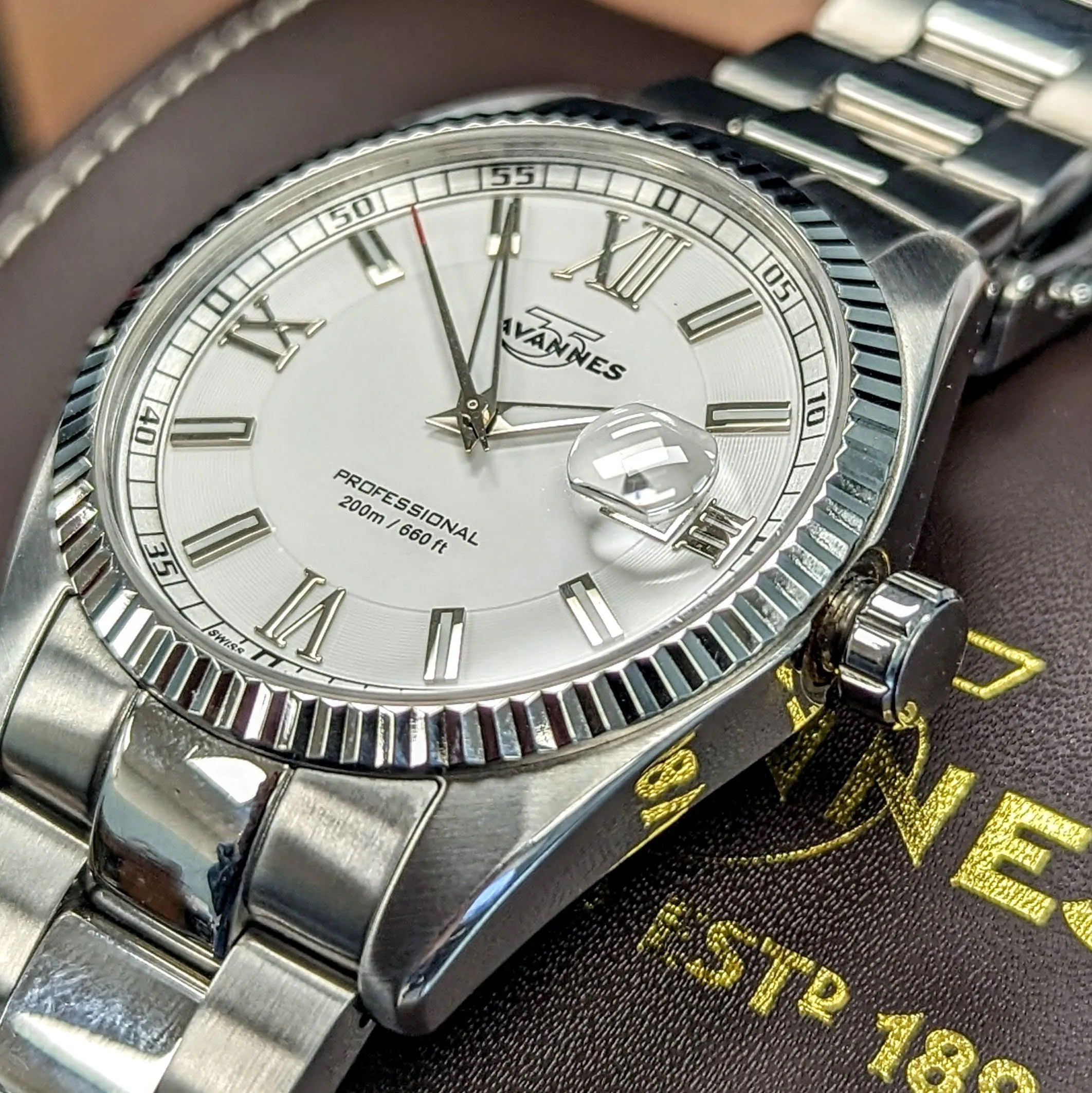 Tavannes Professional 200m/660ft Date Indicator - Q09.110/STS01 - Full Kit: Double Box, Papers, Extra Links